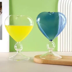 Herzförmiges Glasbecher-Set – Trinkgeschirr für romantische Paare