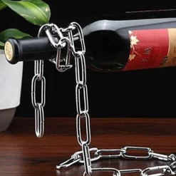 Hängender Weinhalter - Magisches Weinregal aus Metall