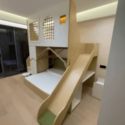 Hochbett aus Holz mit Rutsche – Kinderspielplatz-Bettset