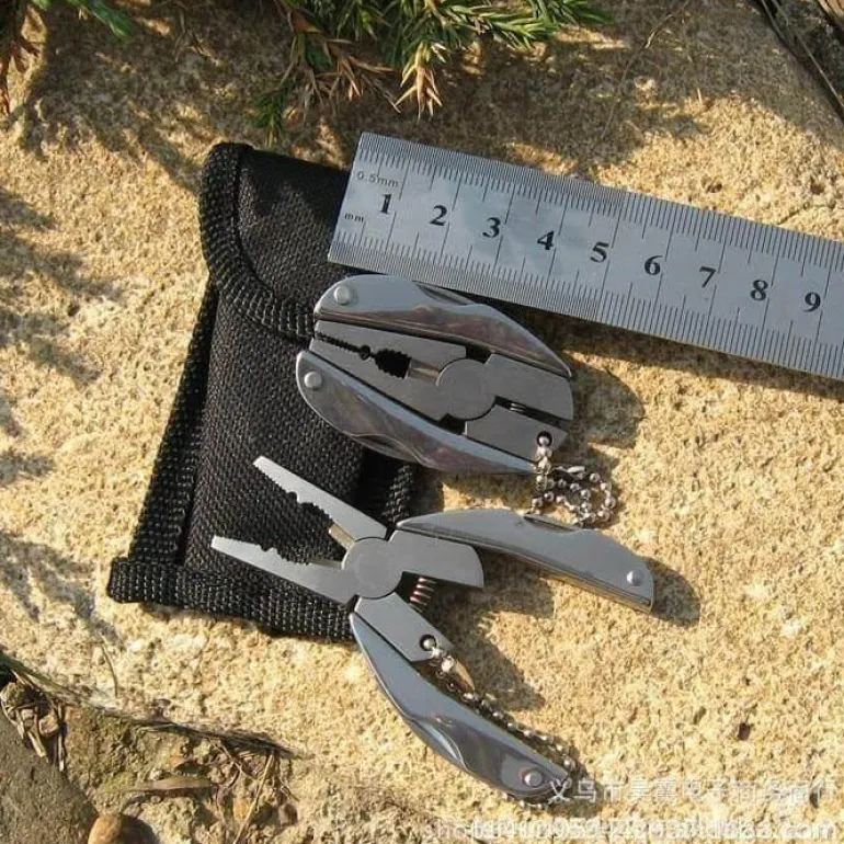 6-in-1-Schlüsselanhänger-Werkzeugset – Faltbares Reise- und Camping-Essential