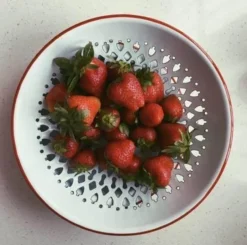 Intelligentes Abtropftablett für Obst und Gemüse – Effizientes Küchenwerkzeug für frische Produkte