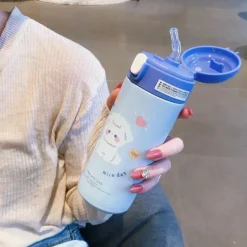 Isolierter Edelstahlbecher mit Strohhalm – süße Thermo-Wasserflasche