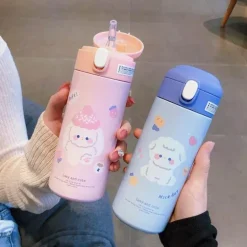 Isolierter Edelstahlbecher mit Strohhalm – süße Thermo-Wasserflasche