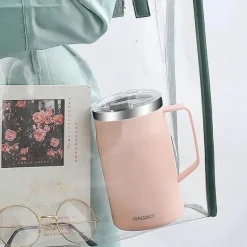 Isolierter Kaffeebecher aus Edelstahl mit Deckel, reisefreundliches Design