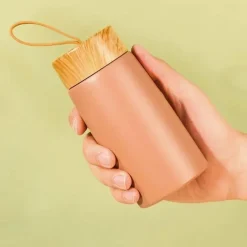 Isolierter Reisebecher aus Edelstahl – Hält Getränke heiß oder kalt