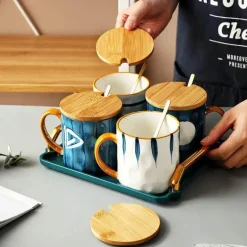 Japanische Keramiktasse mit Löffeldeckel – Elegante Teetasse