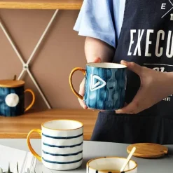 Japanische Keramiktasse mit Löffeldeckel – Elegante Teetasse