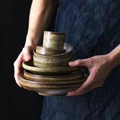 Japanisches Geschirrset aus Steingut – Elegante Geschirrkollektion aus Keramik