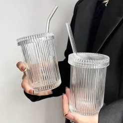 Japanisches Glasbecher-Set mit Strohhalm – Kaffee- und Teebecher mit Deckel