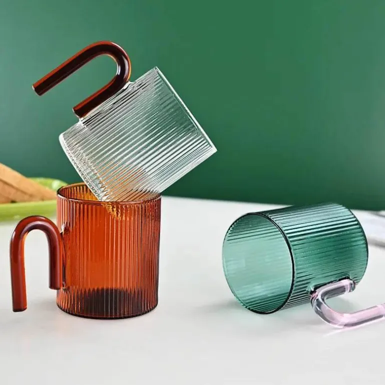 Kaffeebecher aus geriffeltem Glas – bunter, hitzebeständiger Griff
