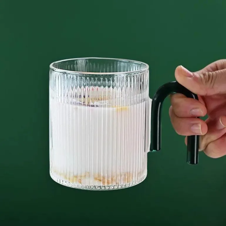 Kaffeebecher aus geriffeltem Glas – bunter, hitzebeständiger Griff