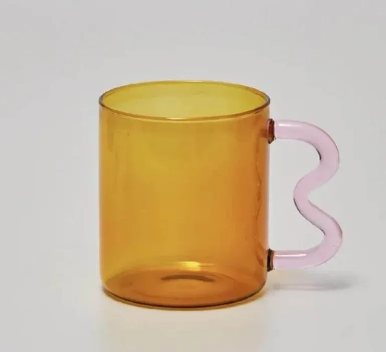 Kaffeebecher aus geriffeltem Glas – bunter, hitzebeständiger Griff