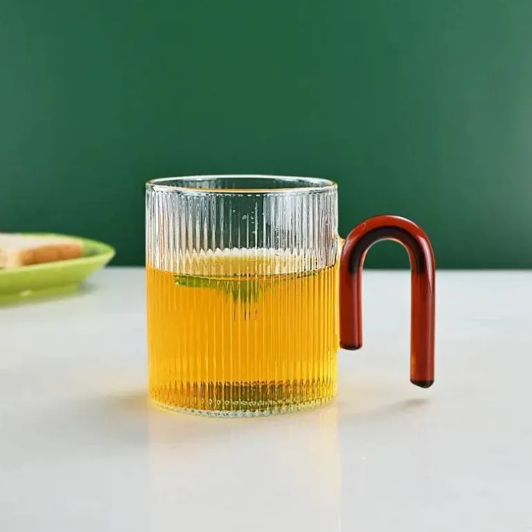 Kaffeebecher aus geriffeltem Glas – bunter, hitzebeständiger Griff