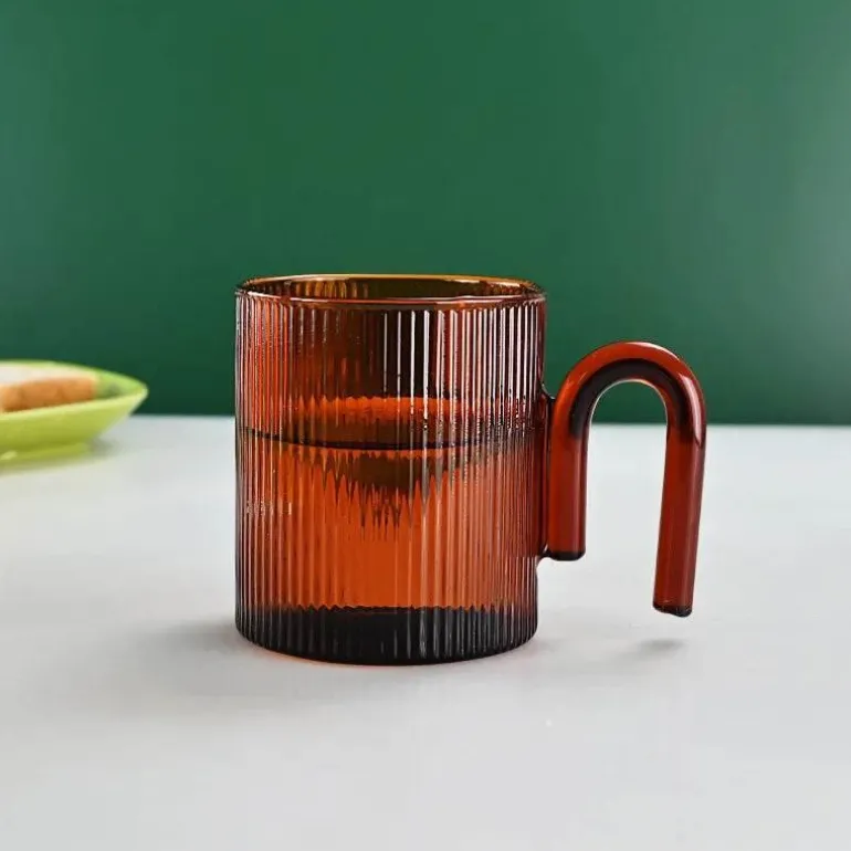 Kaffeebecher aus geriffeltem Glas – bunter, hitzebeständiger Griff