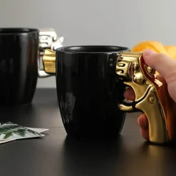 Kaffeetasse mit Revolvergriff – Einzigartige Tasse mit Waffenmotiv für Waffenliebhaber
