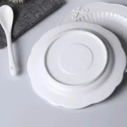 Kaffeetasse und Untertasse aus Keramik – Europäisches Reliefdesign mit Löffel