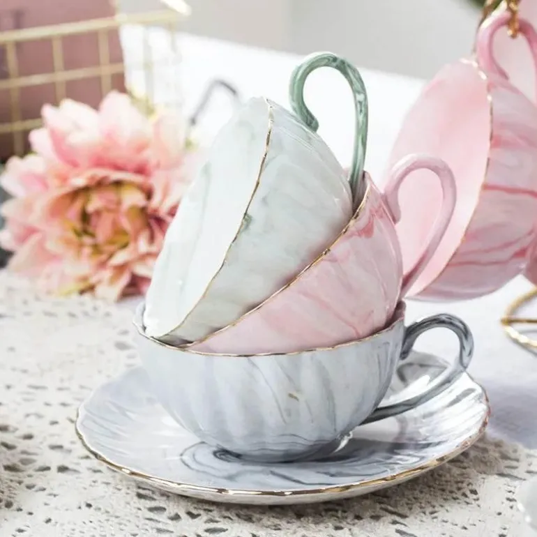 Kaffeetasse und Untertasse aus Porzellan mit Marmorstruktur – elegantes Nachmittagstee-Set
