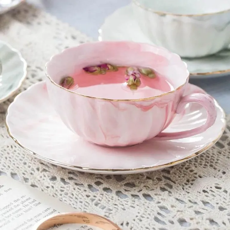 Kaffeetasse und Untertasse aus Porzellan mit Marmorstruktur – elegantes Nachmittagstee-Set