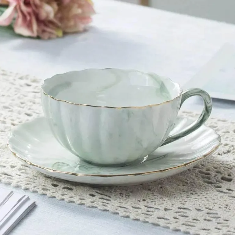 Kaffeetasse und Untertasse aus Porzellan mit Marmorstruktur – elegantes Nachmittagstee-Set
