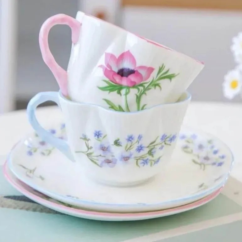 Kaffeetassen- und Untertassen-Set aus Bone China – elegantes Geschirr für das Home Office