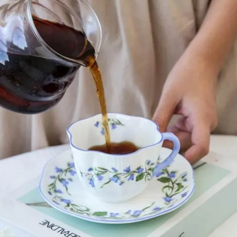 Kaffeetassen- und Untertassen-Set aus Bone China – elegantes Geschirr für das Home Office