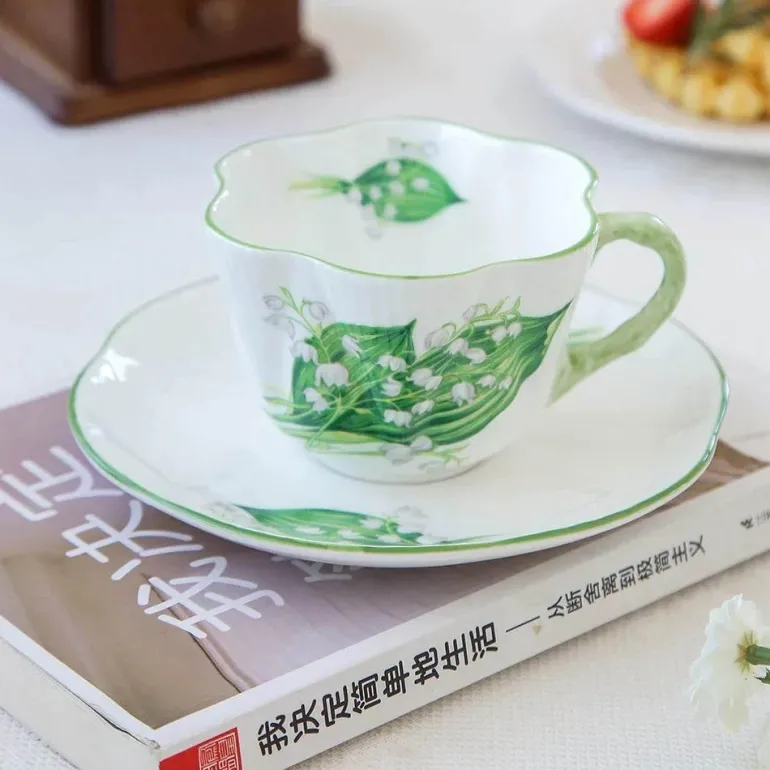 Kaffeetassen- und Untertassen-Set aus Bone China – elegantes Geschirr für das Home Office