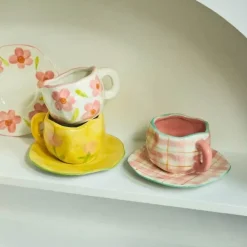 Kaffeetassen-Set aus Keramik – mikrowellengeeignet, Blumenmuster, mit Untertasse