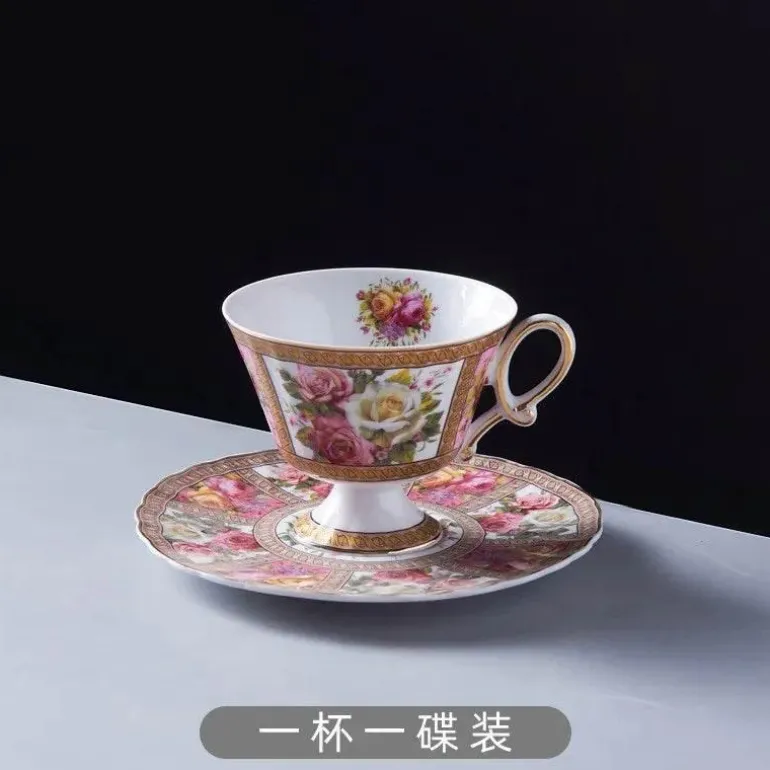 Kaffeetassen-Set aus rosafarbenem Bone China – elegantes Design mit hohem Fuß