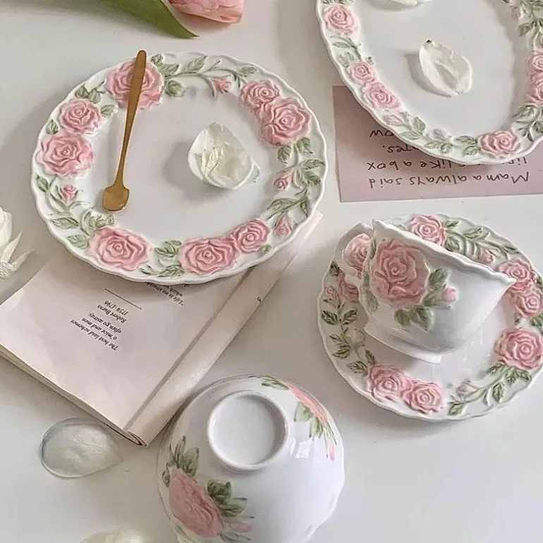 Kaffeetassen-Set mit rosa Rosen – elegantes Trinkgeschirr mit Blumenmuster für Partys