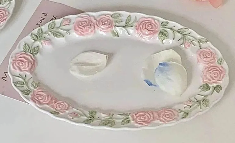 Kaffeetassen-Set mit rosa Rosen – elegantes Trinkgeschirr mit Blumenmuster für Partys