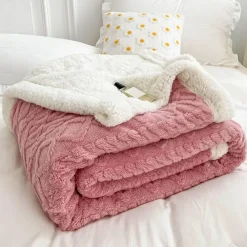 Karierte Überwurfdecke – Gemütlicher Wohndekor-Akzent