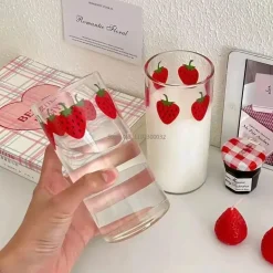 Kawaii Erdbeergläser-Tasse - Süßer klarer Saftbecher mit Strohhalmen