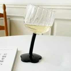 Kelchset aus Ripple-Glas – transparente Stielgläser für Wein und Cocktails