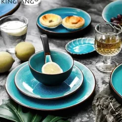 Keramikgeschirrset mit rissiger Glasur in Blau