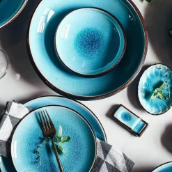 Keramikgeschirrset mit rissiger Glasur in Blau