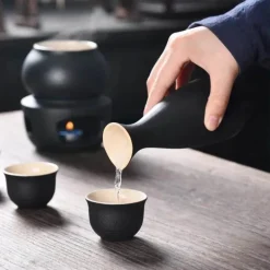 Keramik-Sake-Set mit Wärmer, 4 passenden Tassen – elegantes japanisches Trinkgeschirr