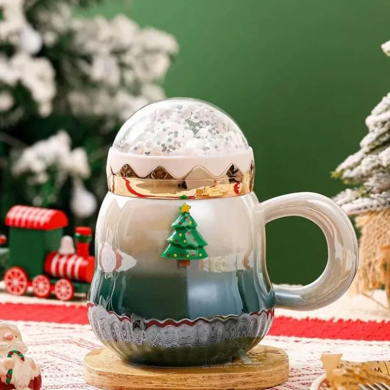 Keramiktasse mit Deckel und Weihnachtsmannmotiv – festliches Trinkgeschirr als Geschenk für fröhliche Momente