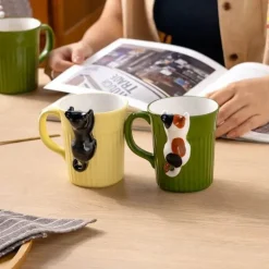 Keramiktasse mit Katzenmotiv – süße Kaffeetasse mit Klettertier