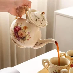 Keramik-Teeservice – Teekanne, Tassen, Untertassen, Löffel