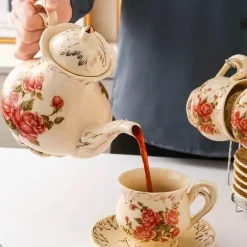 Keramik-Teeservice – Teekanne, Tassen, Untertassen, Löffel