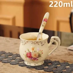 Keramik-Teeservice – Teekanne, Tassen, Untertassen, Löffel