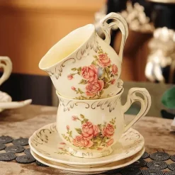 Keramik-Teeservice – Teekanne, Tassen, Untertassen, Löffel