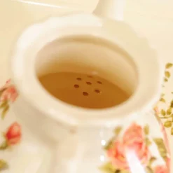 Keramik-Teeservice – Teekanne, Tassen, Untertassen, Löffel