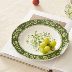 Keramikteller mit Blumenmuster – Dekoratives Geschirr