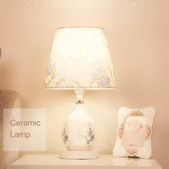 Keramik-Tischlampe – Elegantes blau-weißes Porzellandekor