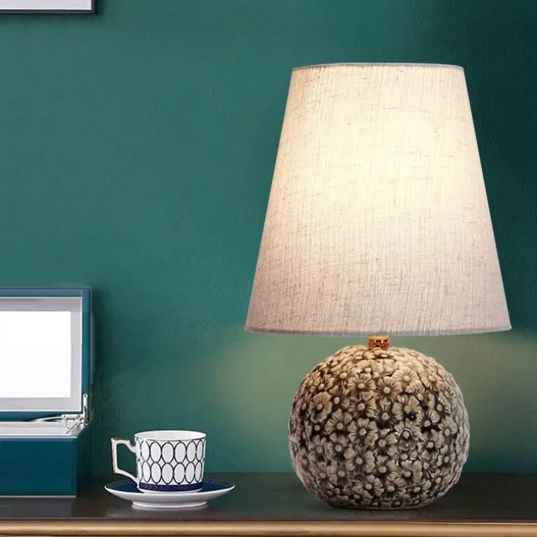 Keramik-Tischlampe – geschnitztes Blumendesign