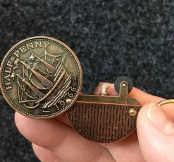 Kerosinfeuerzeug Schlüsselanhänger - Münzdesign Flammenfeuerzeug