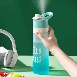 Kühlende Sprühwasserflasche für Outdoor-Wanderungen und Abenteueraktivitäten