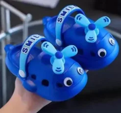 Kinderhausschuhe mit Cartoon-Flugzeug - Sommerschuhe für draußen