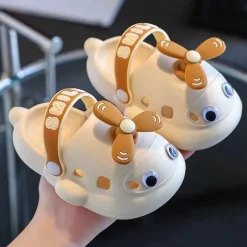 Kinderhausschuhe mit Cartoon-Flugzeug - Sommerschuhe für draußen